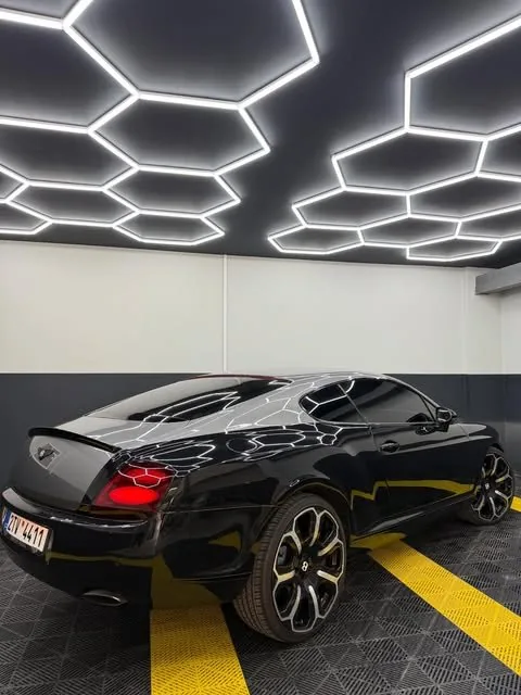 Bentley Continental GT zezadu z boku