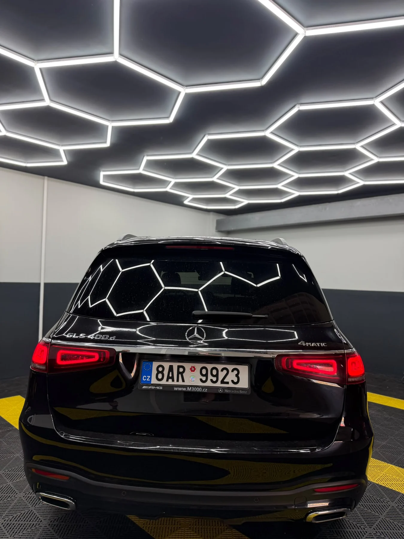 Mercedes GLS 400d zezadu