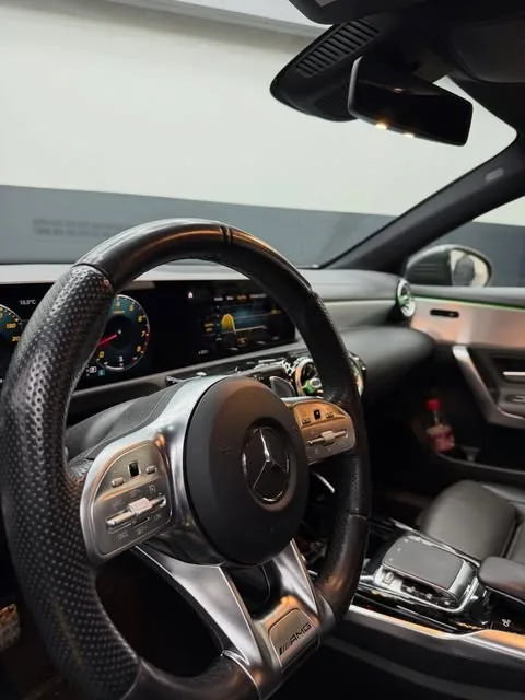 Interiér Mercedes-AMG A 35